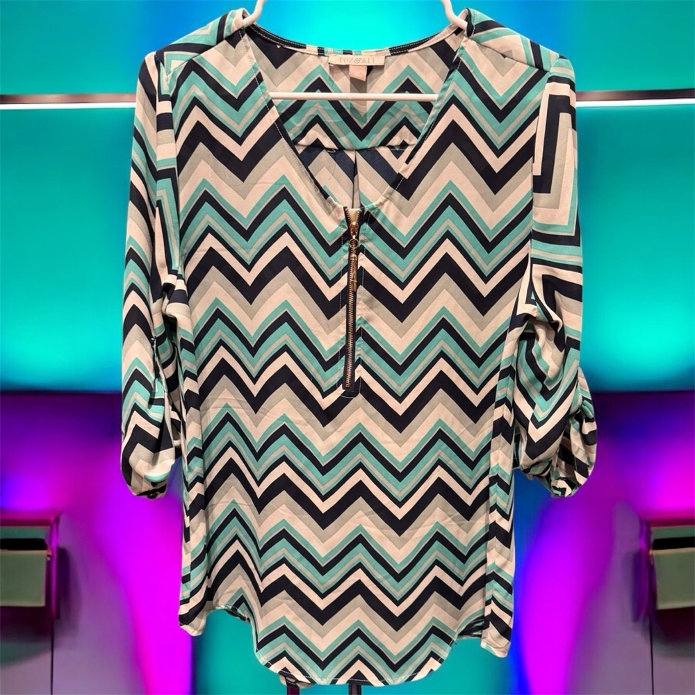 Roz & Ali Chevron Blouse in Blue and Black MEDIUM